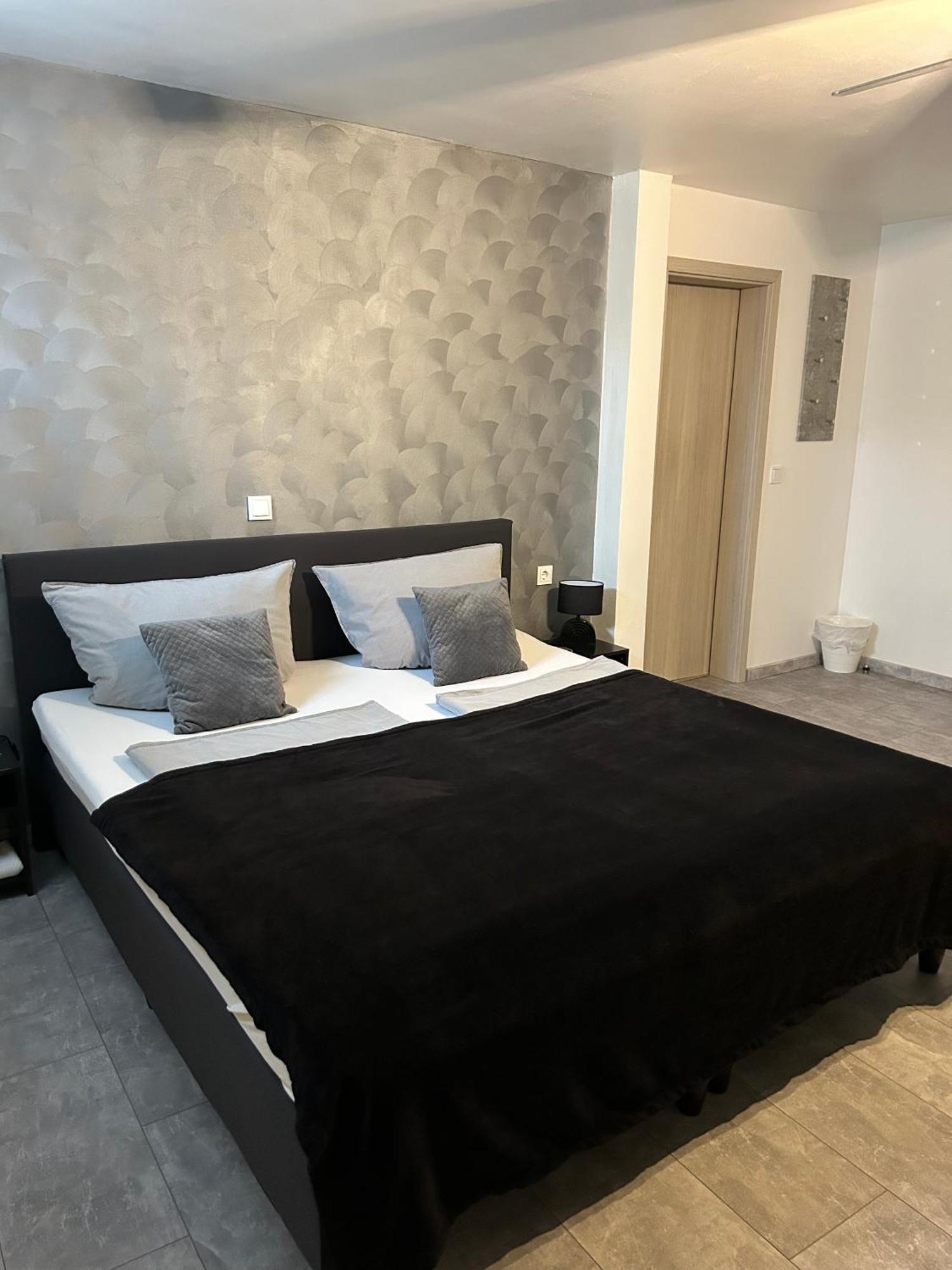 Mikroapartments Klarenthal Saarbruecken Ngoại thất bức ảnh